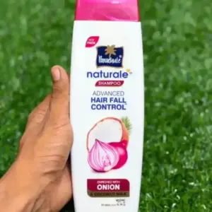 Parachute Naturale Advanced Hair Fall Control Shampoo with Onion & Coconut Milk For Strong & Thick Hair Reduces Hair Fall Paraben Free, 100% Vegan All Hair Types 160 ml